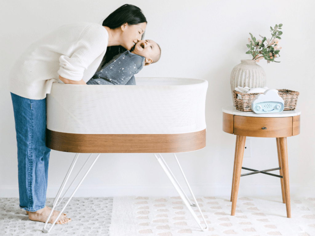 Is SNOO Smart Bassinet Worth It? These Are the Reddit&nbsp;Reviews